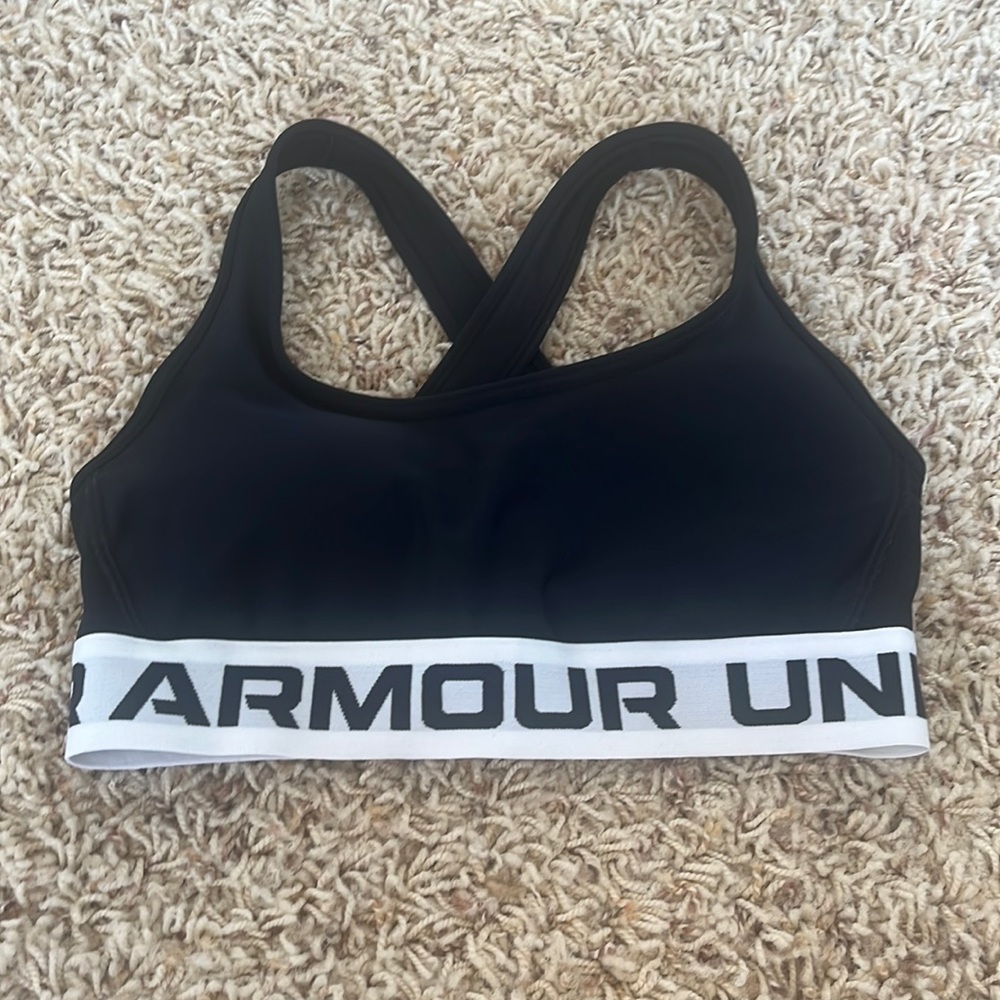 UA black sports bra xs